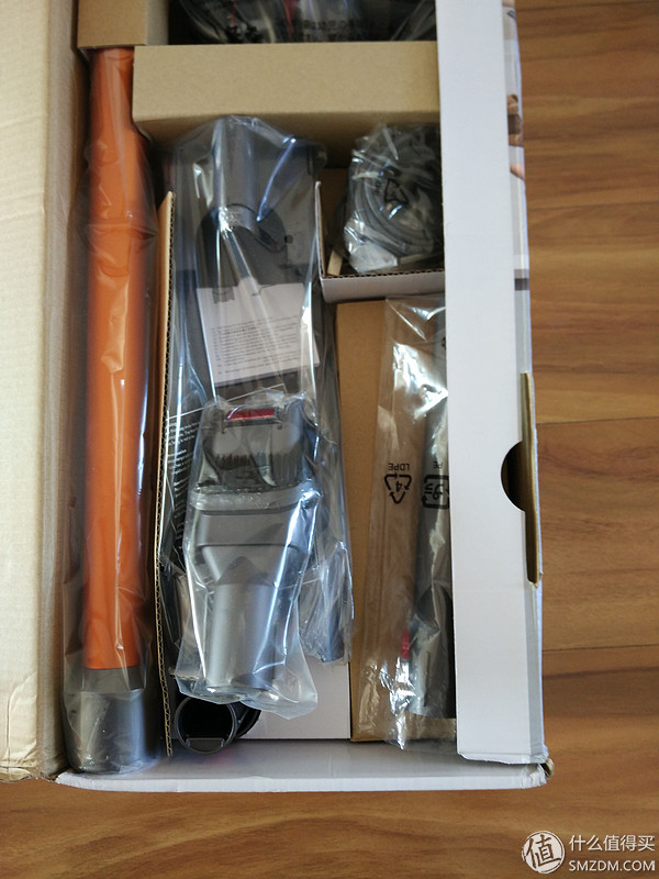 用过戴森才知道家里多脏,dyson戴森吸尘器v10宣传