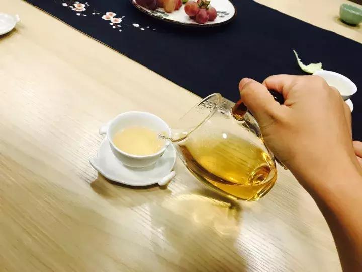 喝茶的女孩子什么气质,喝茶的女性都有什么吸引力