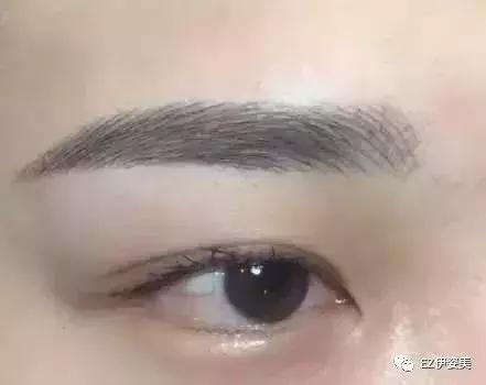 雾眉后期发红怎么处理,雾眉尾巴发红怎么回事