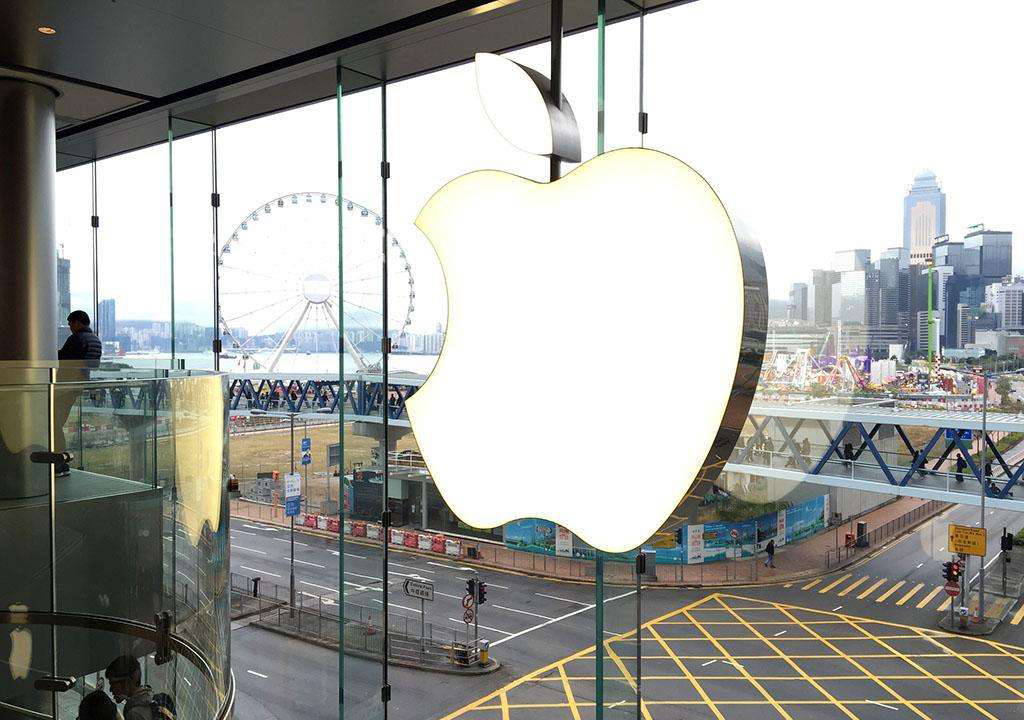 丧心病狂！iPhone8购机当晚屏幕松动，苹果售后不退不换不修……