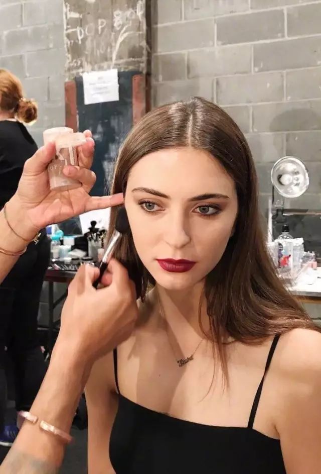 「FLACOO芙兰珂」初秋最chic眼影组合，唐嫣和baby亲自示范！