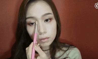 「FLACOO芙兰珂」初秋最chic眼影组合，唐嫣和baby亲自示范！