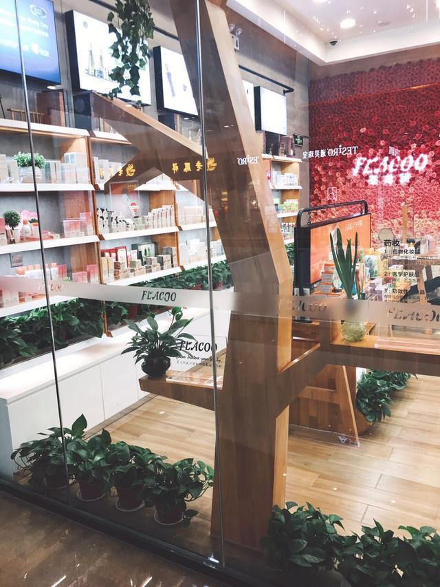 「FLACOO芙兰珂」初秋最chic眼影组合，唐嫣和baby亲自示范！