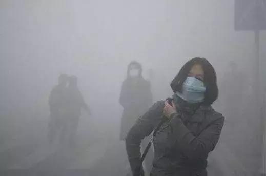 皮肤毛孔出油厉害怎么解决,皮肤出油毛孔大