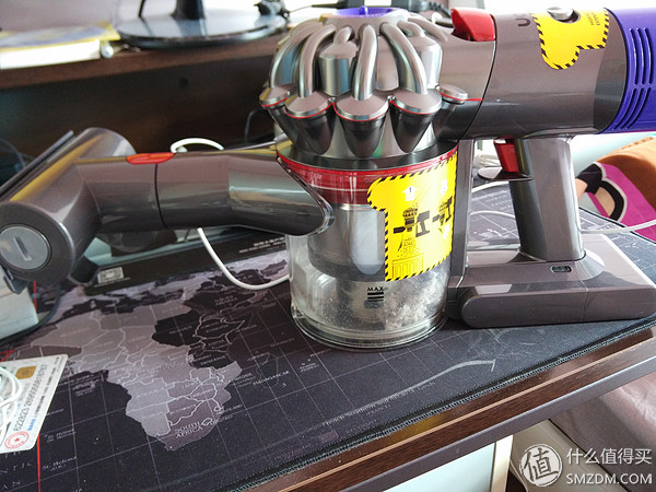 用过戴森才知道家里多脏,dyson戴森吸尘器v10宣传