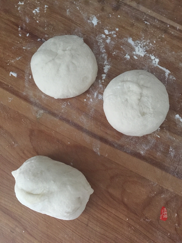 外皮酥脆馅料浓郁,外皮焦香酥脆内馅丰富柔软