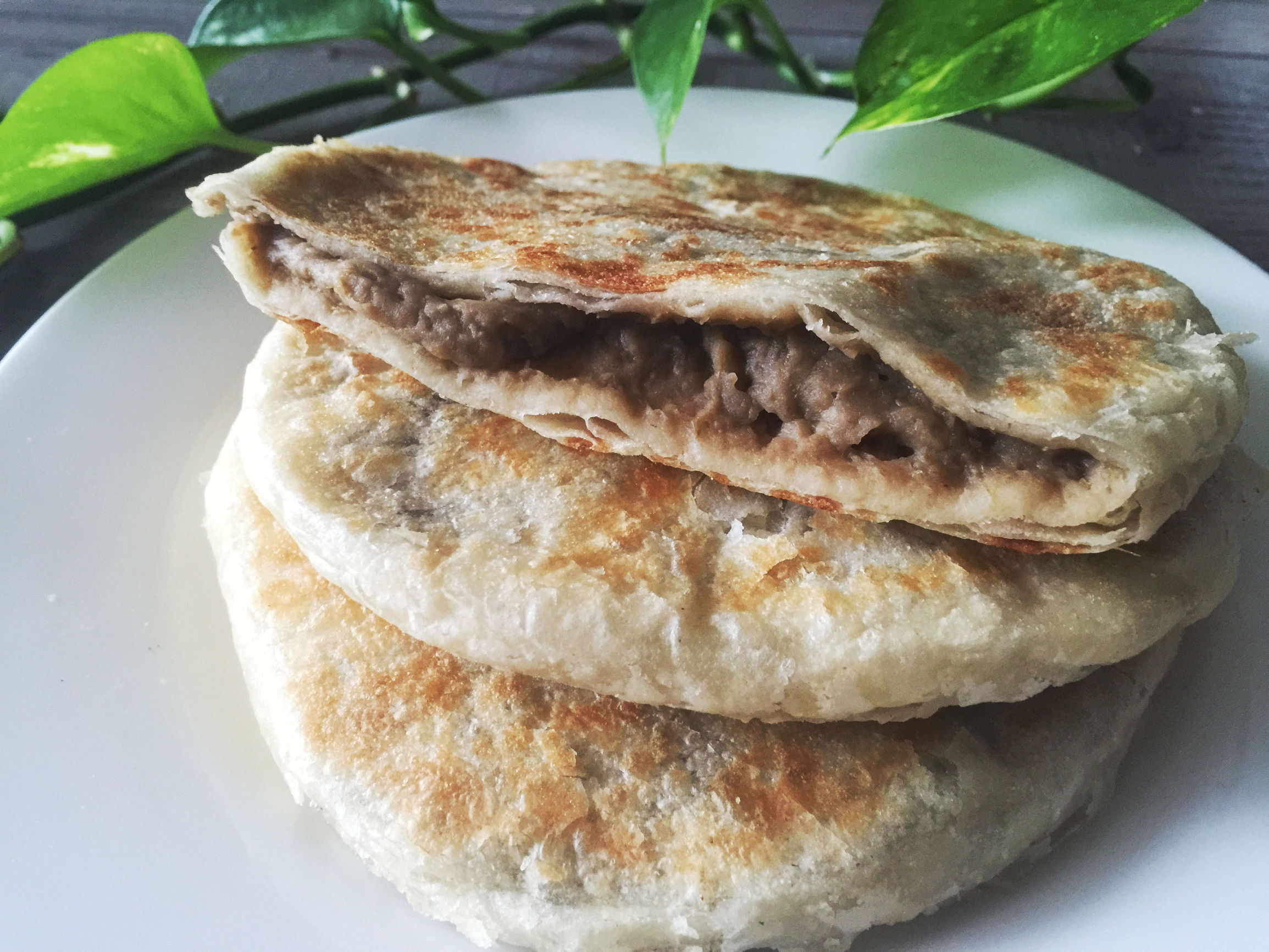 外皮酥脆馅料浓郁,外皮焦香酥脆内馅丰富柔软