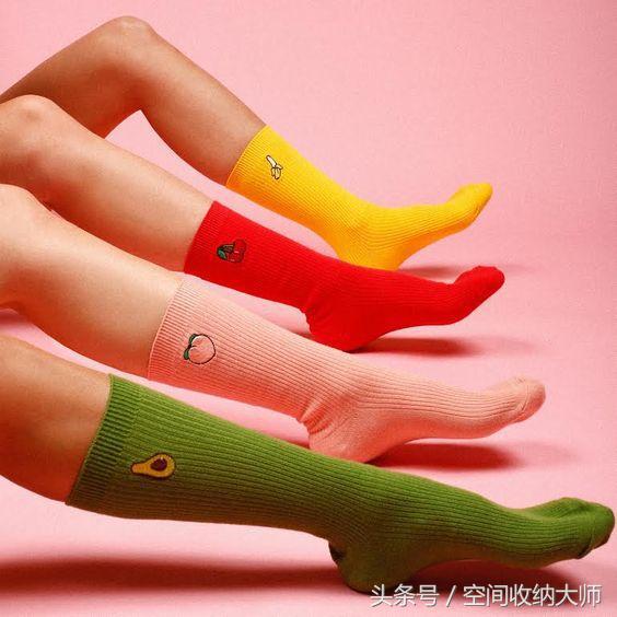 一双破鞋穿着磨脚还不如扔了,一双破了的袜子可以做什么