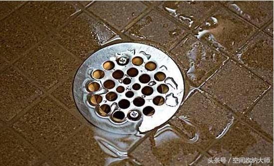 一双破鞋穿着磨脚还不如扔了,一双破了的袜子可以做什么