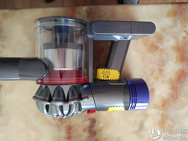 用过戴森才知道家里多脏,dyson戴森吸尘器v10宣传