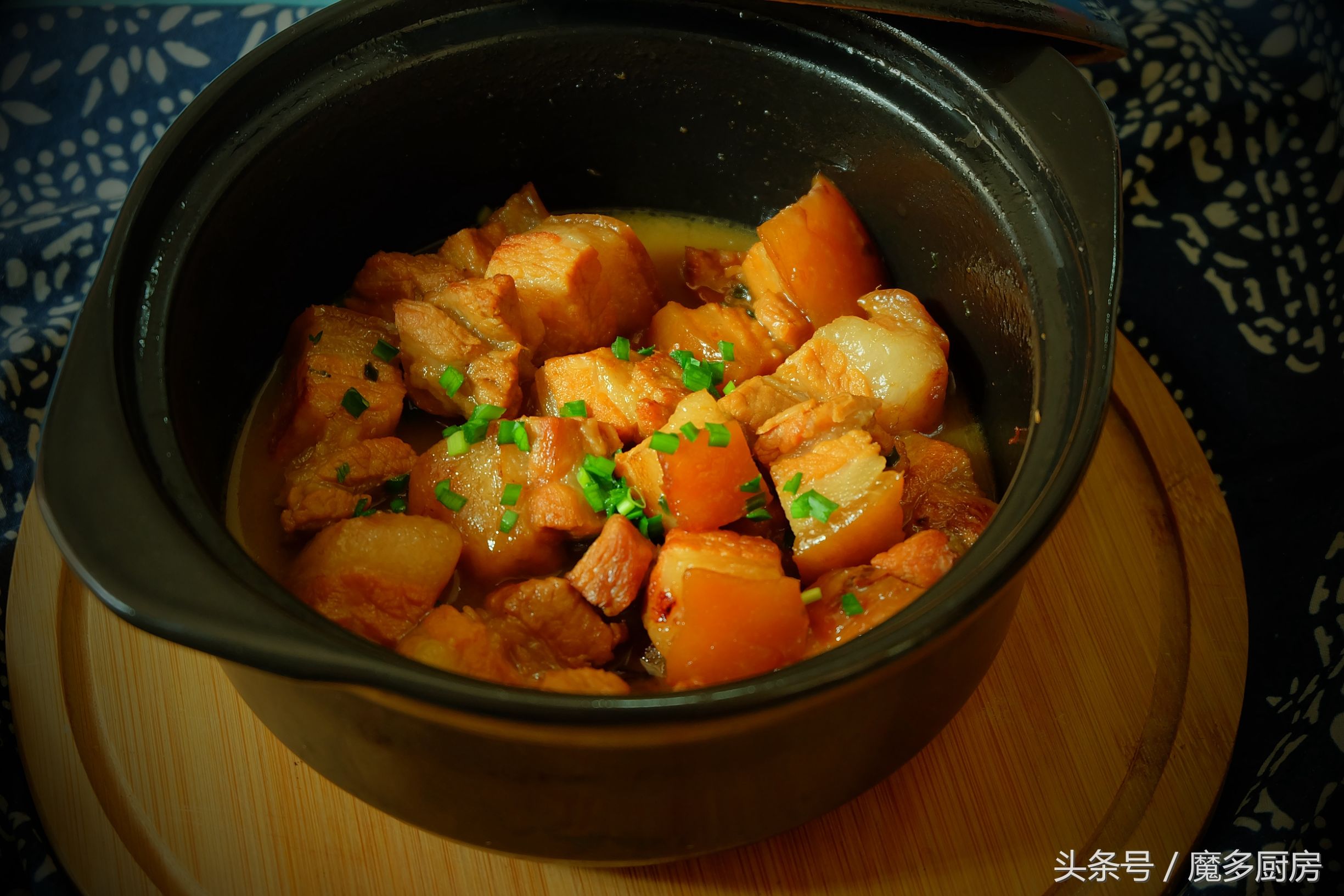 砂锅炖五花肉好吃吗,砂锅炖白菜豆腐香菇土豆五花肉