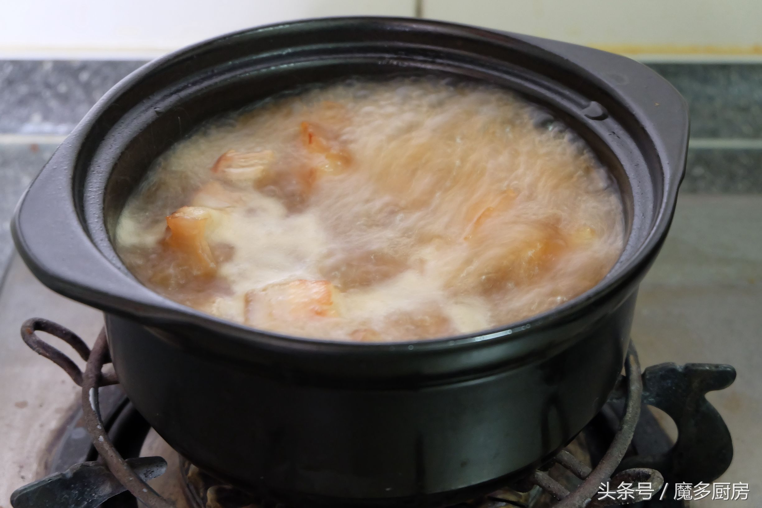 砂锅炖五花肉好吃吗,砂锅炖白菜豆腐香菇土豆五花肉