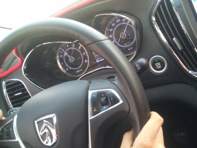 宝骏560主驾驶室玻璃异响,宝骏560底盘咯噔咯噔异响