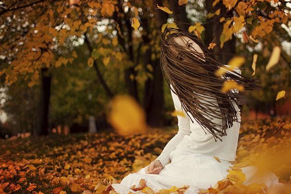 19岁姑娘两个月不来月经正常吗,女生体毛重月经量少周期不规律