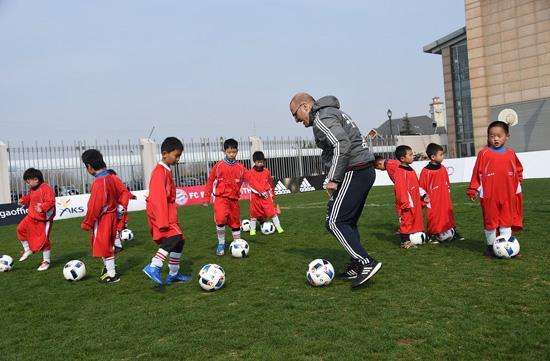 一堂足球课的训练安排,怎么带好一堂足球训练课