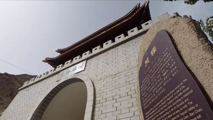 库尔勒的香梨能辨“雌雄”，塔克拉玛干沙漠的胡杨林经历天使之吻