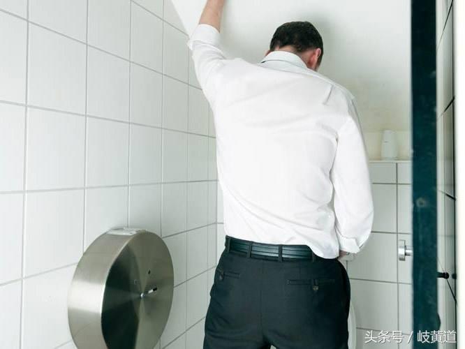 男子总是憋不住尿裤子，中医有办法