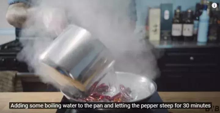 抢！疯！了！这款辣酱让美国人民激动万分，排队几小时只为买到它