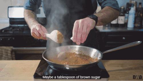 抢！疯！了！这款辣酱让美国人民激动万分，排队几小时只为买到它