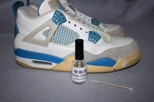 白鞋子发黄洗白三分钟恢复小窍门,小苏打加白醋能把发黄鞋子洗白吗