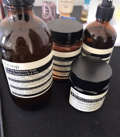 去日本旅游必买化妆品,各地旅游必买物件