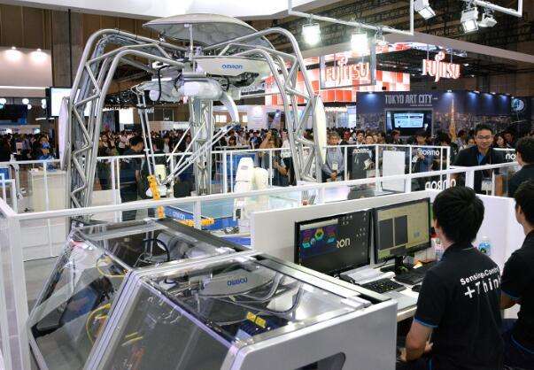 最新款乒乓球机器人,乒乓球发球机