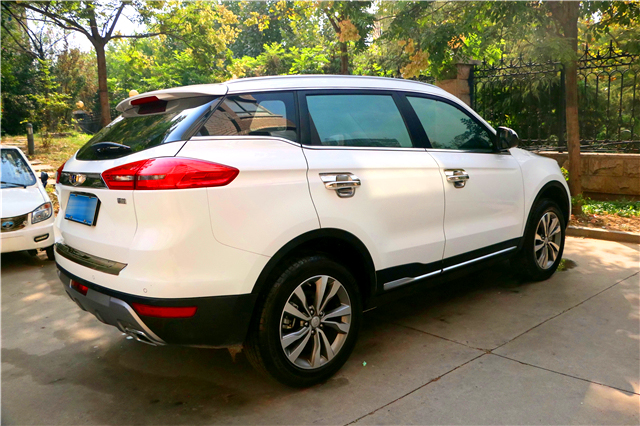 吉利博越车漆效果图,只需一招让您的爱车焕然一新