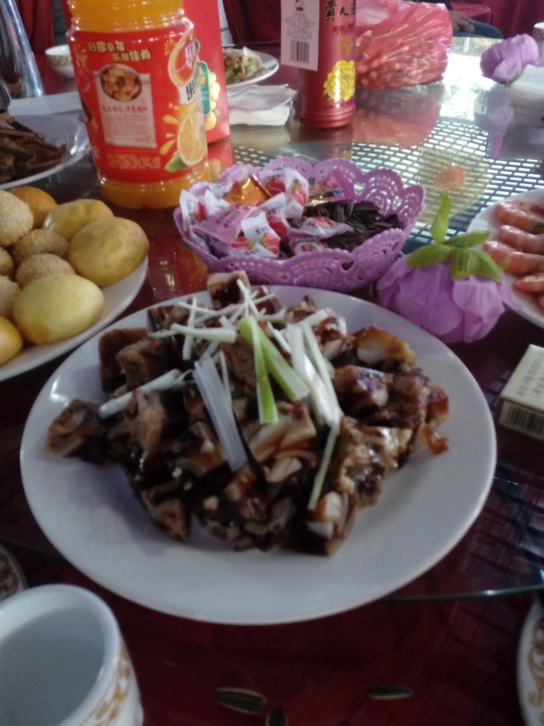 山东1米28小伙花188万彩礼,农村小伙结婚吃酒席