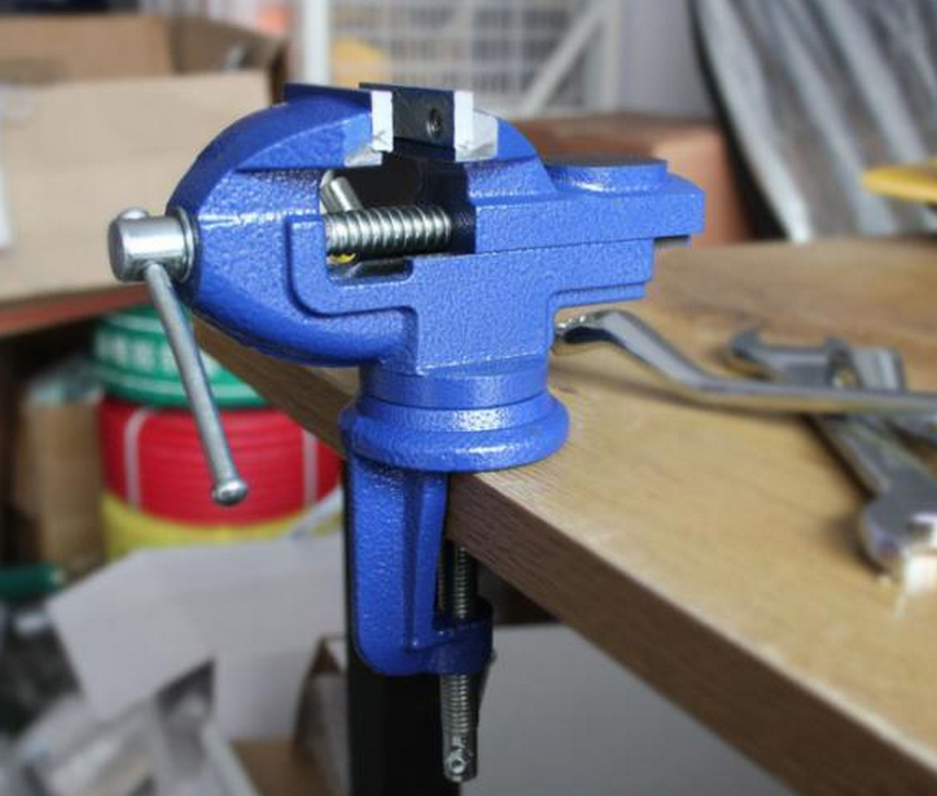 600一天的水电工就是好，地面根本不用开槽，连女人也可以开槽！