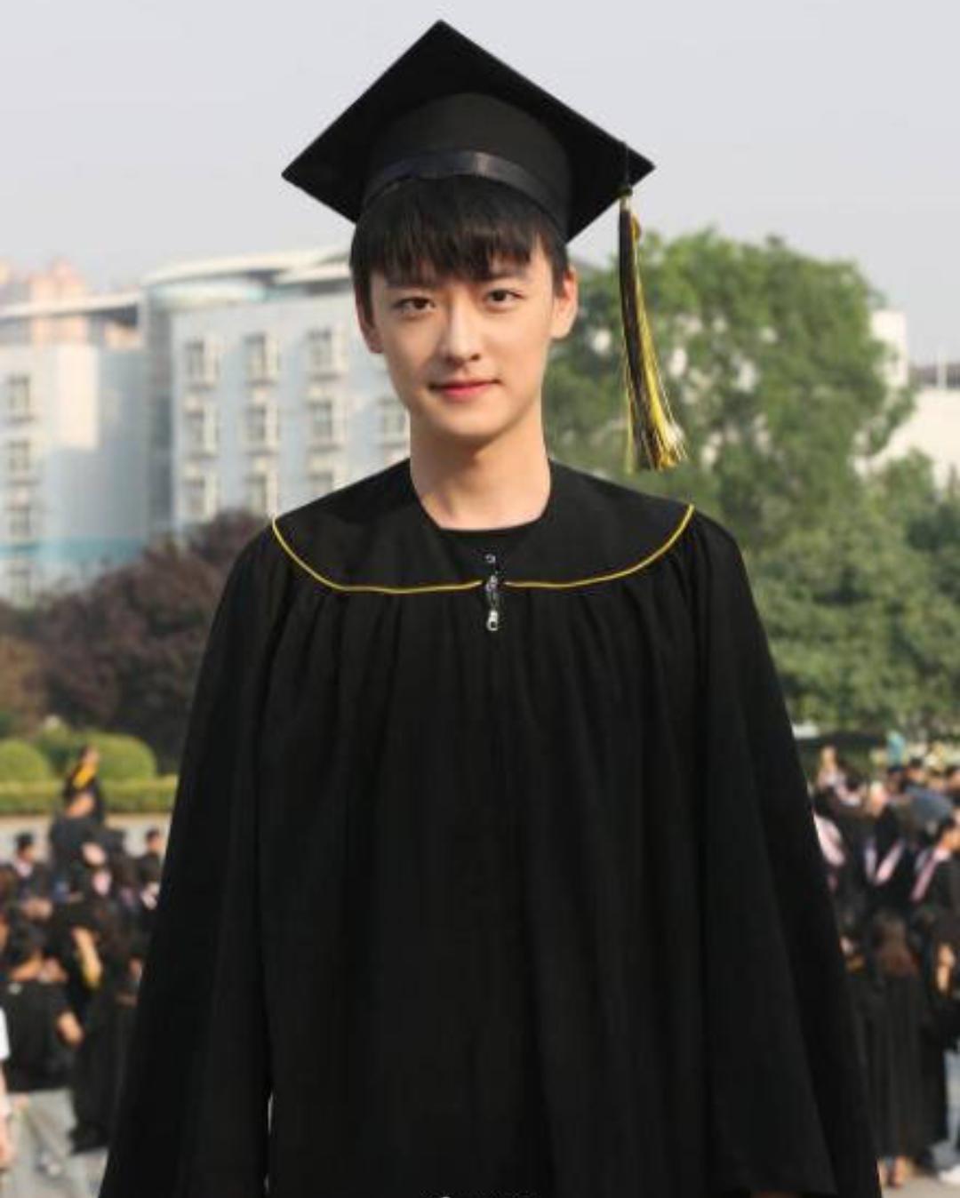 快乐星球艾克早恋,快乐星球艾克长大后现状