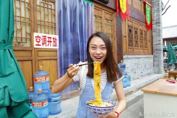 妈妈做的手擀面,和面揉面擀面切面动画