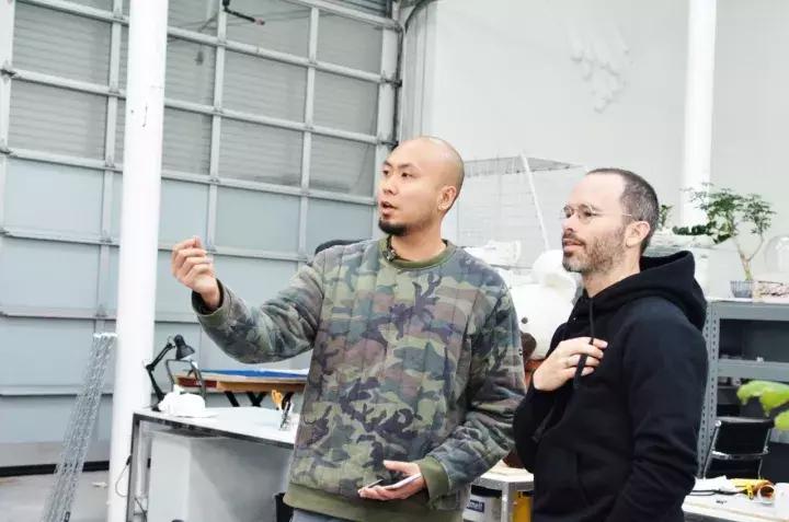 厉害了!这个把700双AJ挂起来当装饰的设计才叫牛!