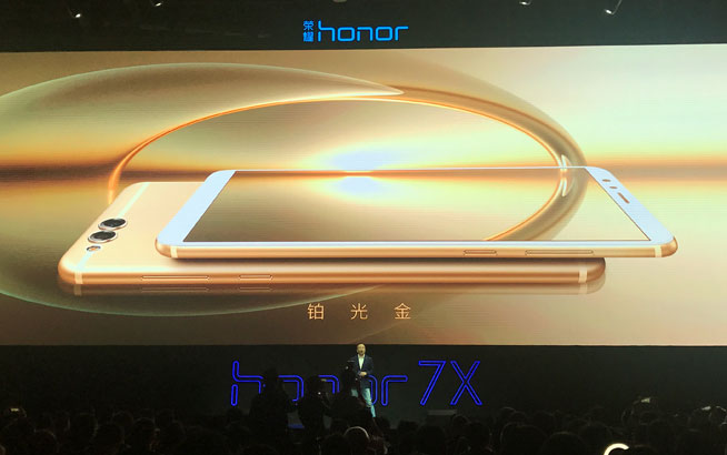 荣耀7x畅玩7x全面屏手机,荣耀畅玩7x属于旗舰机吗