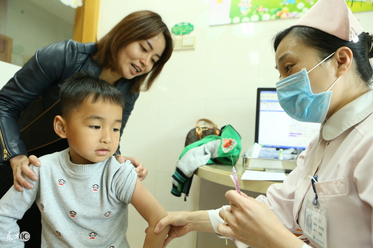 如何帮孩子克服打针的恐惧心理,正确引导孩子打针方法