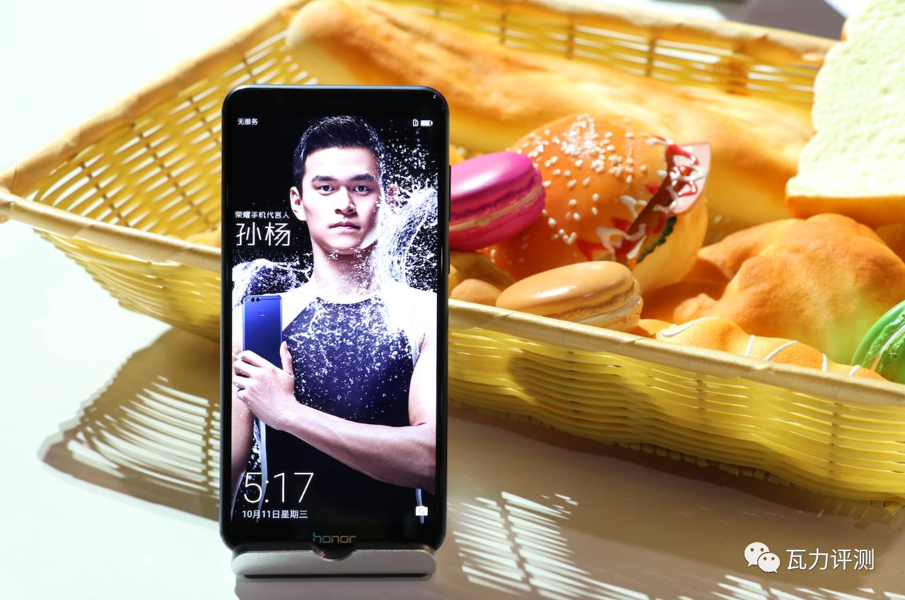 荣耀畅玩7x的新品发布会,1299的荣耀7x