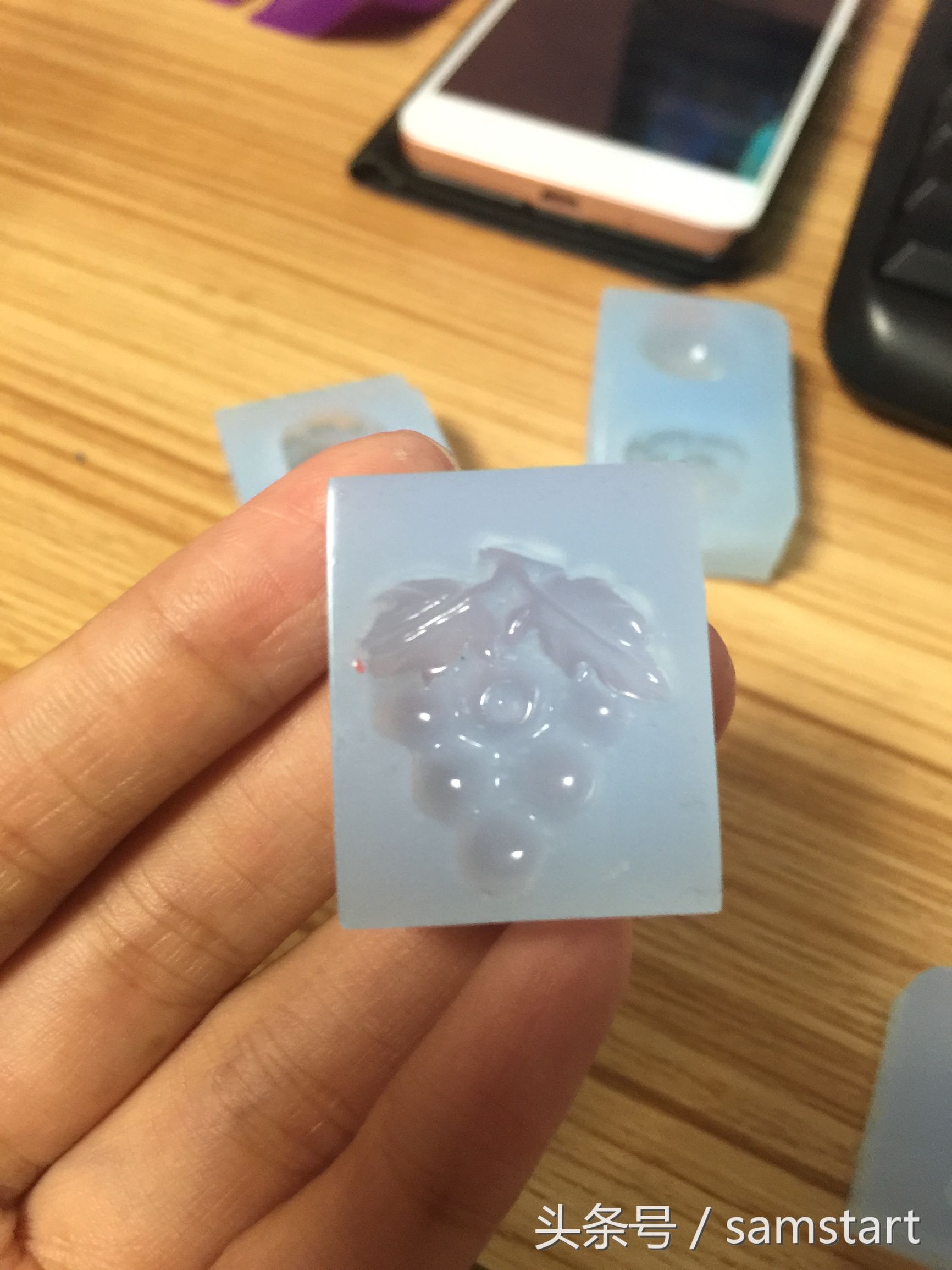 没有成品的硅胶模具怎么制作,没有模具怎么做滴胶