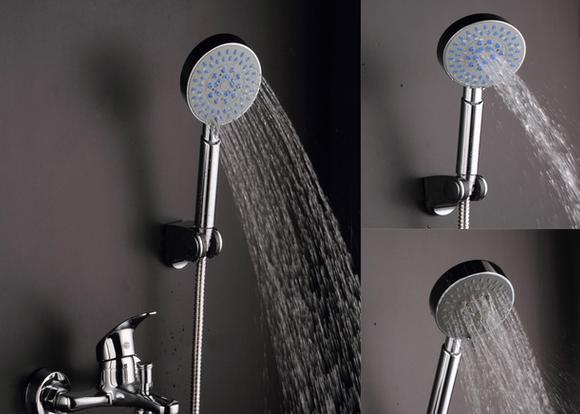 卫浴淋浴不出水怎么办,花洒不定期漏水解决方法