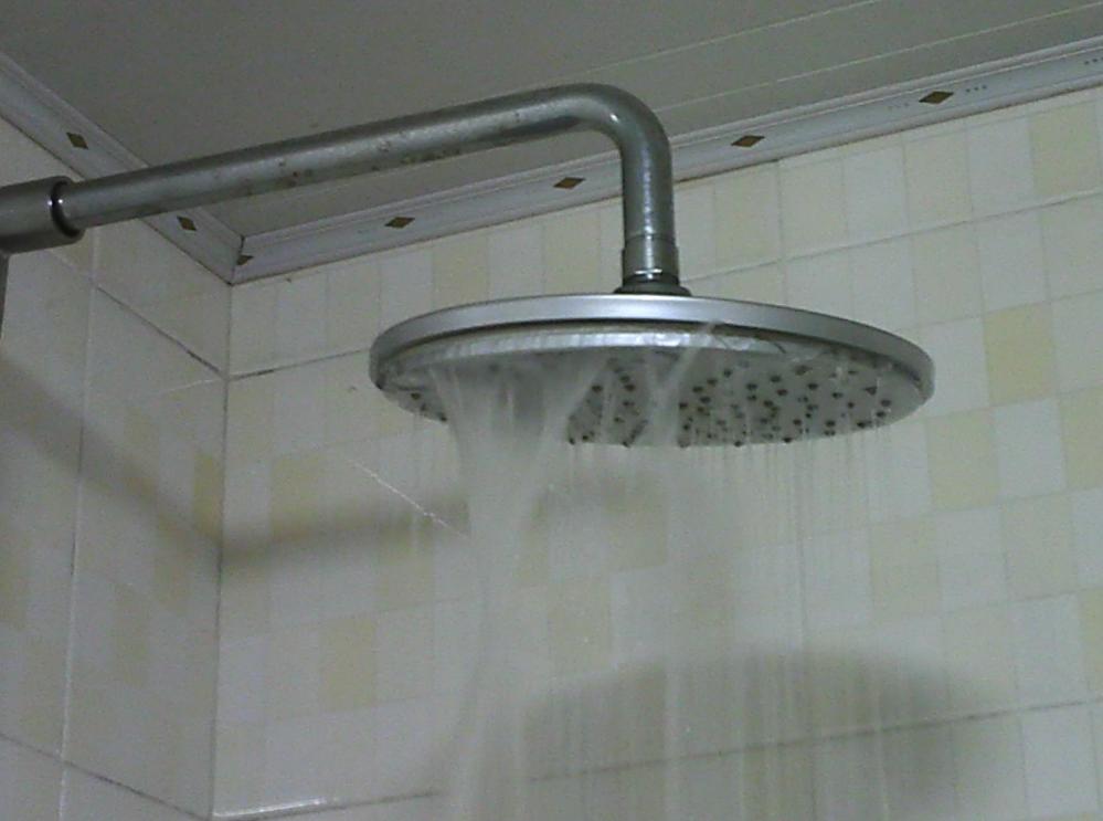 卫浴淋浴不出水怎么办,花洒不定期漏水解决方法