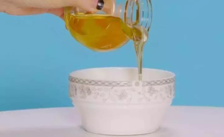 蜂蜜面粉自制美白面膜,面粉做面膜有多好用呢