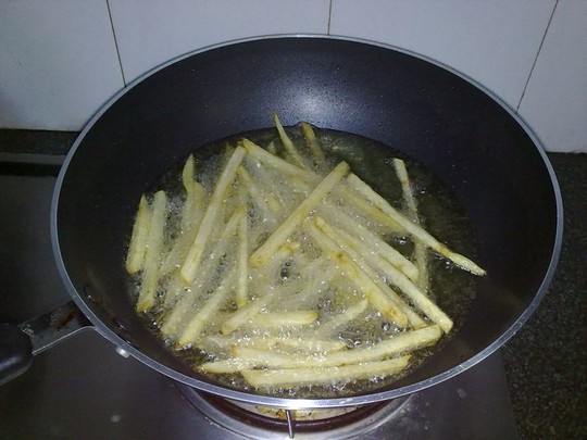 如何在家里做薯条给孩子吃最简单,薯条家庭自制做法保证孩子都爱吃