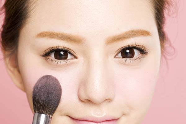 专柜买化妆品送小样吗,化妆品赠送的小样和正品的区别