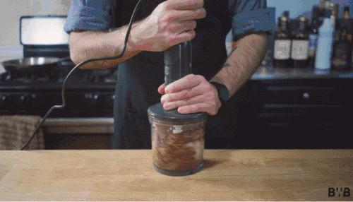 抢！疯！了！这款辣酱让美国人民激动万分，排队几小时只为买到它