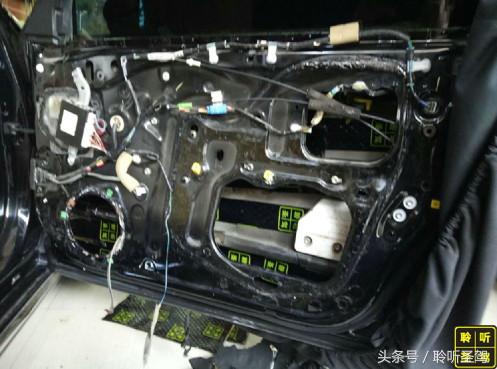 12代皇冠3.0vip顶配音响改装,05年皇冠3.0沙龙版原车音响