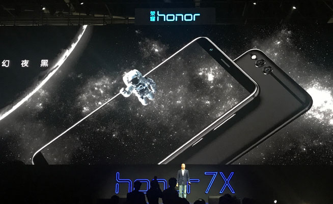 荣耀7x畅玩7x全面屏手机,荣耀畅玩7x属于旗舰机吗