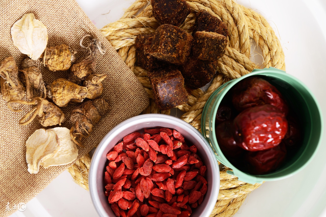 经常口干口渴吃哪种中药好,经常口干适合喝什么口服液