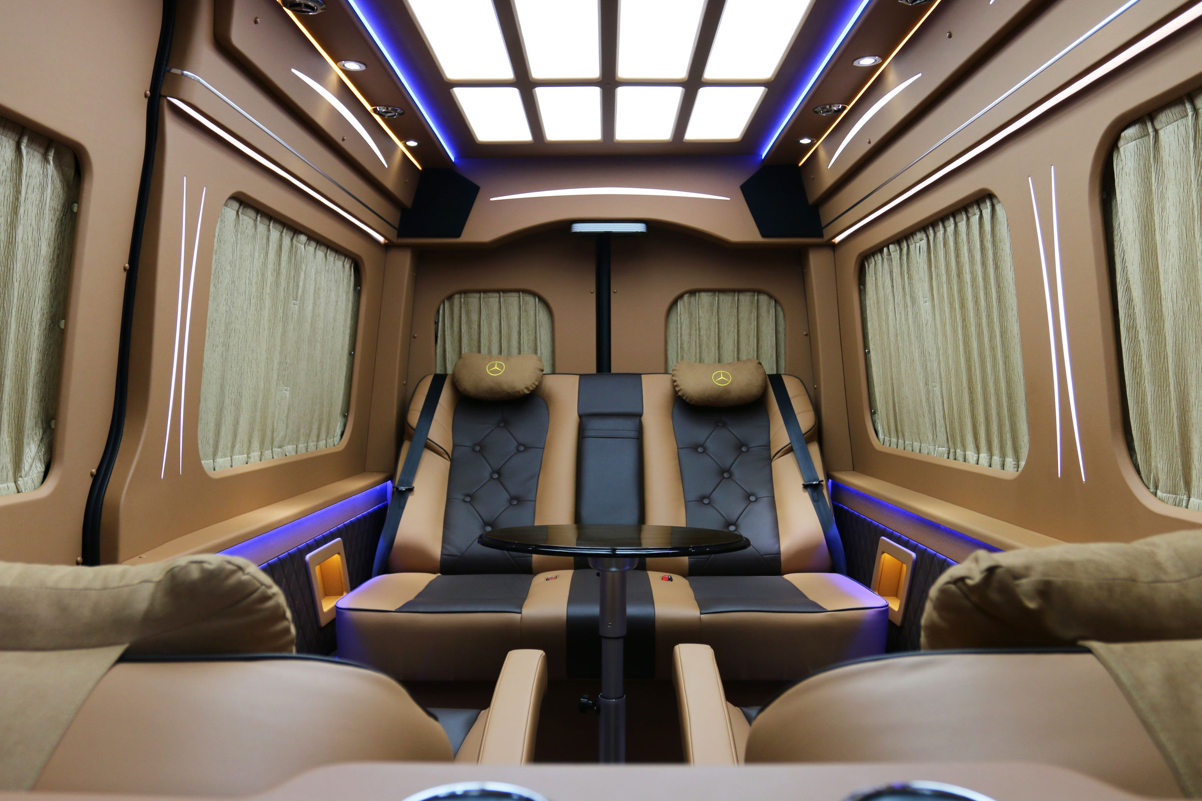 最新款进口奔驰斯宾特7.3米,奔驰斯宾特7.2米