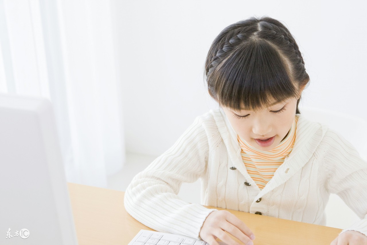 宝妈带孩子留什么发型好看,适合宝妈带娃简单易学的发型