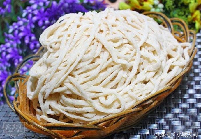 妈妈做的手擀面,和面揉面擀面切面动画