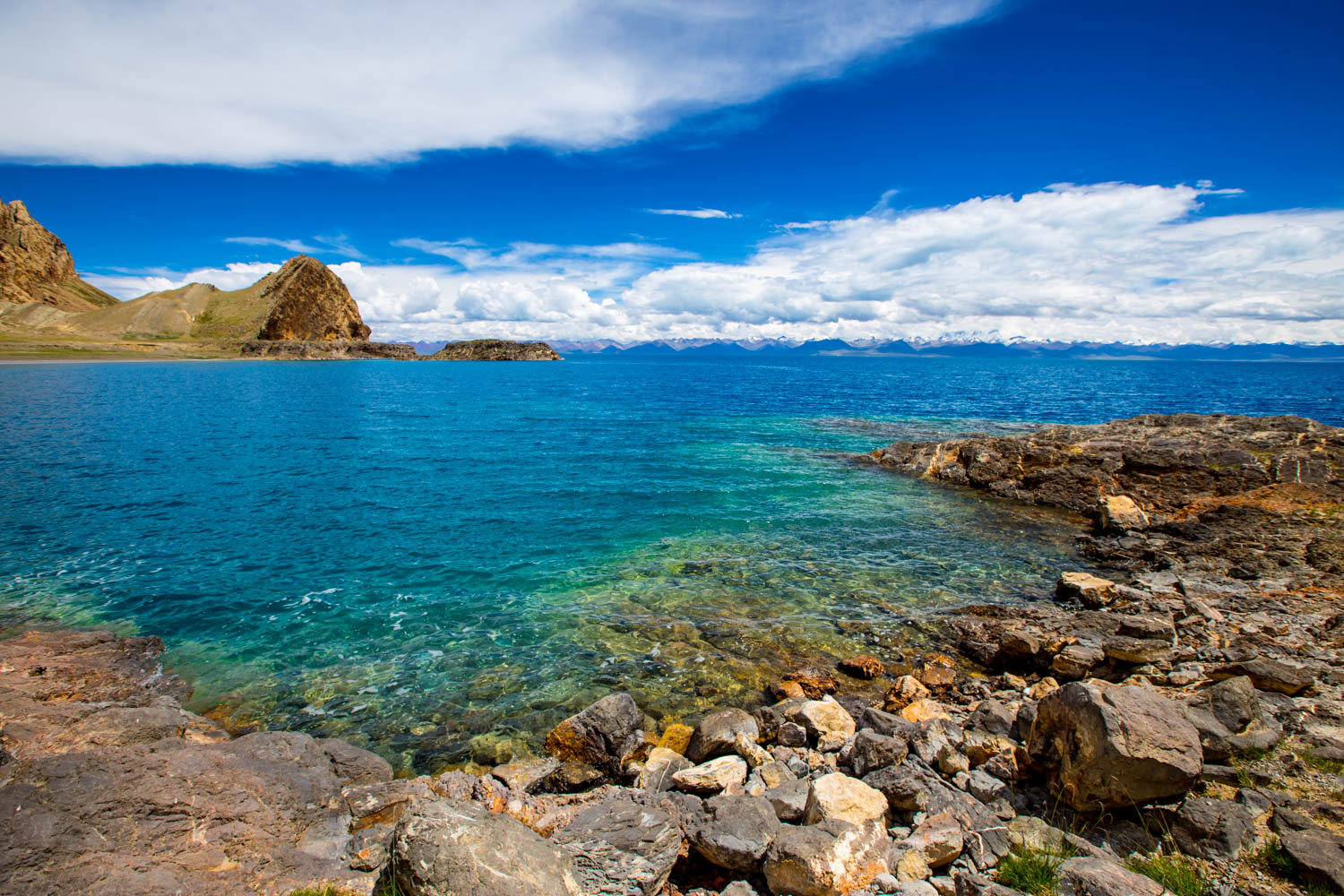 *藏西**的山石上，抱琴不愿归