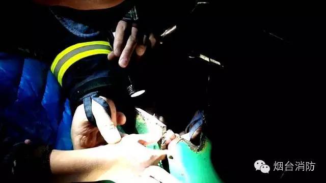 魔戒锁怎么解开,怎样解开套在手上的绳子